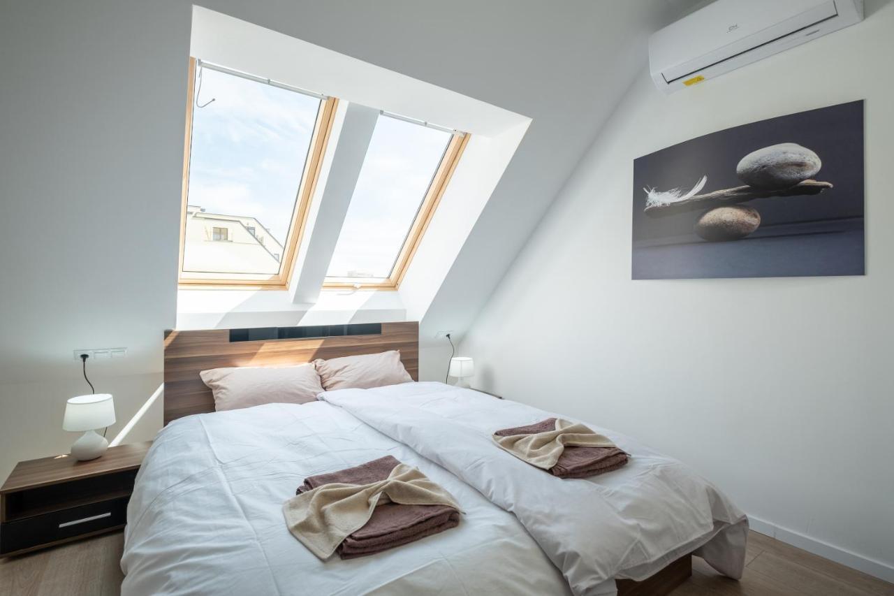 Large Terrace In Old Center Of By Flat Mаnager Appartement